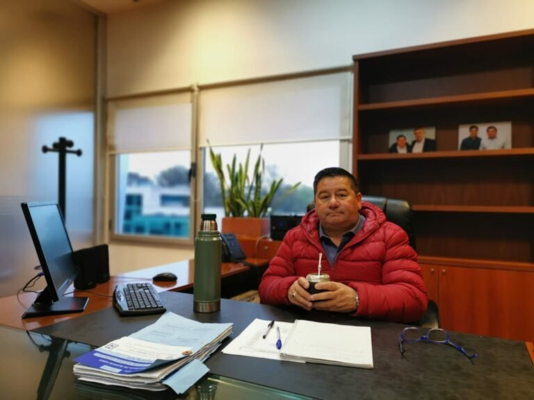 180EN MALVINAS ARGENTINAS ASUMIO EL DIRIGENTE JOSE LUIS BENITEZ, EN LUGAR DE NOELIA CORREA