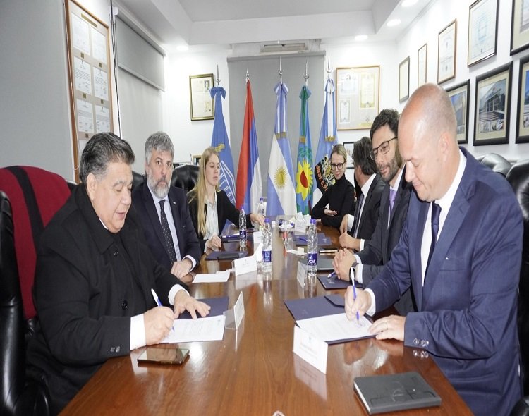 Int-ISHII-firma-Convenio-Cia-BIOCAD-1wb