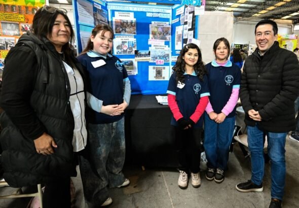 384MALVINAS ARGENTINAS NARDINI VISITÓ LA 30A FERIA REGIONAL DE EDUCACIÓN..