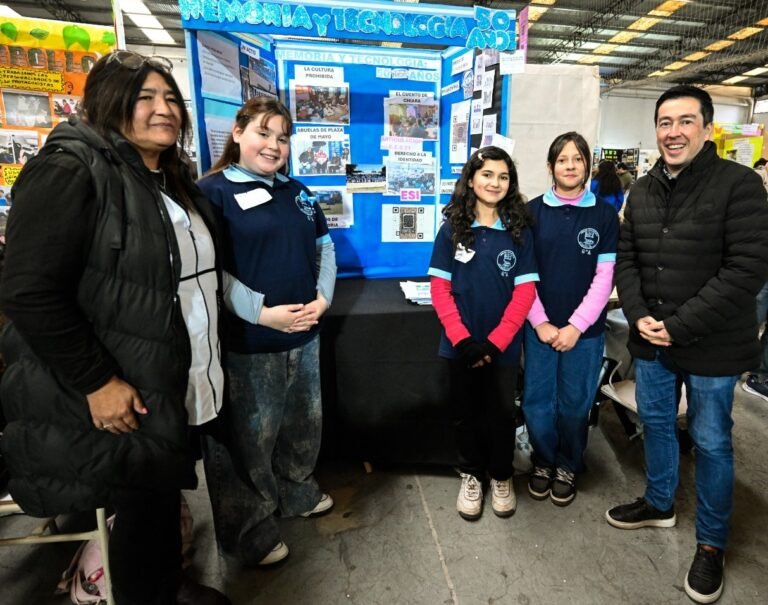 384MALVINAS ARGENTINAS NARDINI VISITÓ LA 30A FERIA REGIONAL DE EDUCACIÓN..